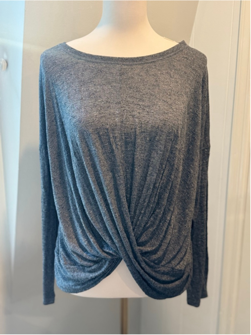 Bobeau Heather Gray Twist Front Long Sleeve Top | Size Large